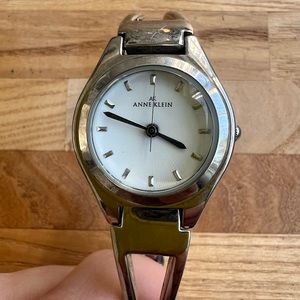 Anne Klein ladies silver tone bracelet watch NEW BATTERY